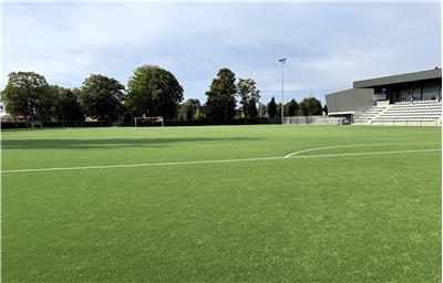 Alweer Belgische primeur: nieuw type infill kunstgras